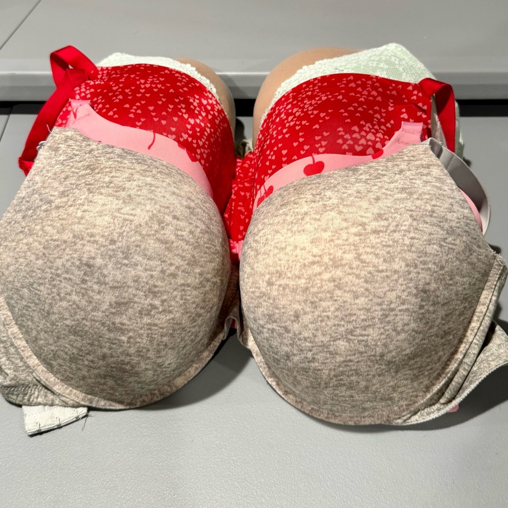 Victoria’s Secret/Pink Bra Lot (7 bras)
